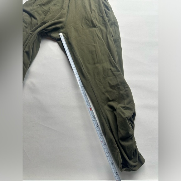 Lululemon sunset salutation crop. Luon light, fold down layered waist. Size 6 - Picture 15 of 16